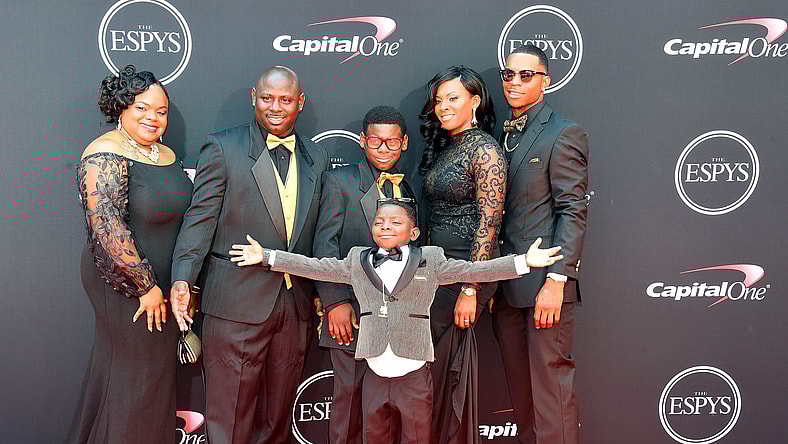 Jarrius Robertson and family at ESPYs Red Carpet