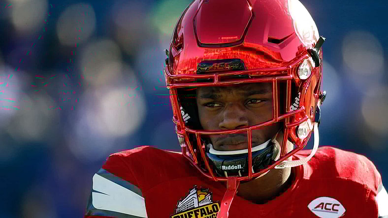 Cardinals quarterback Lamar Jackson has a lot of pressure on his shoulders heading into college football Week 1