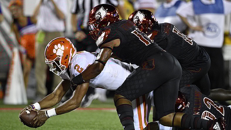 Clemson quarterback Kelly Bryant scores against Louisville in college football Week 3