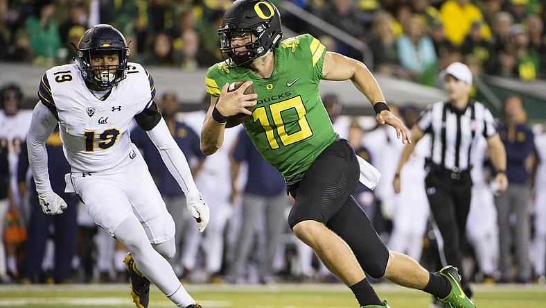 Oregon Ducks quarterback Justin Herbert