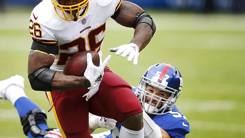 Adrian Peterson runs the ball against the New York Giants