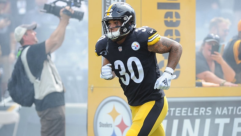 Pittsburgh Steelers running back James Conner runs onto the field