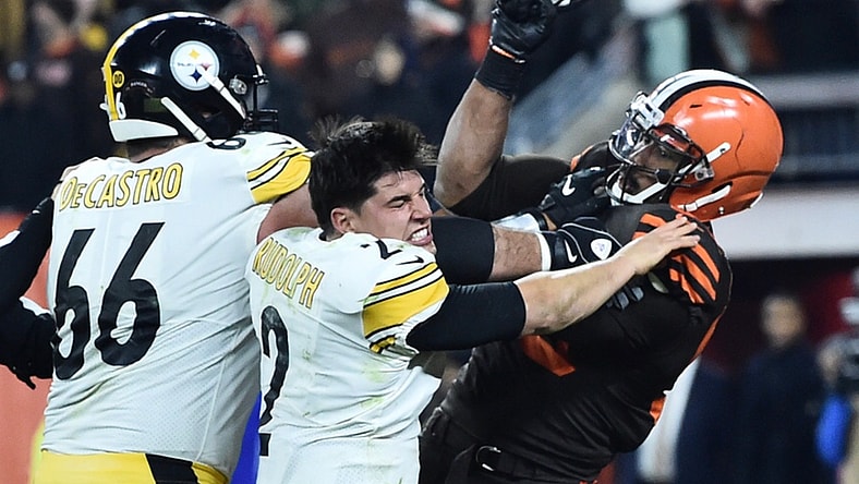 Browns Myles Garrett hits Steelers' Mason Rudolph