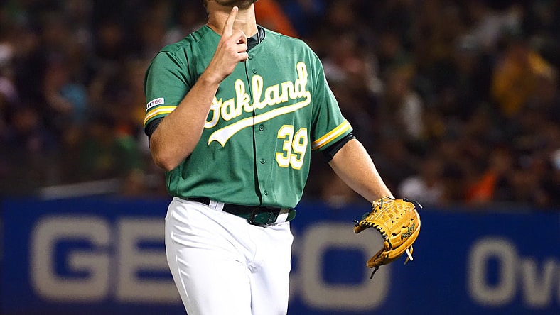 Dodgers sign Blake Treinen