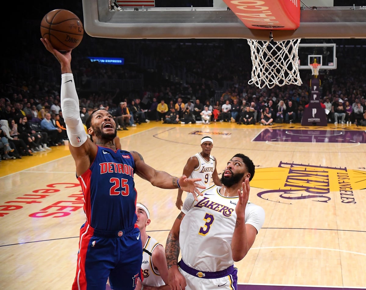 Pistons trade Derrick Rose