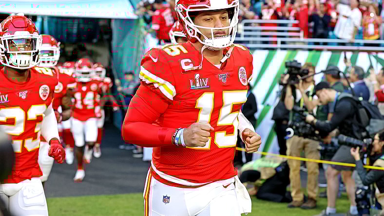 Patrick Mahomes runs onto field