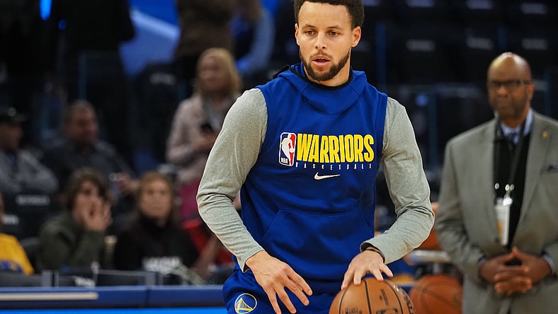 Warriors' Stephen Curry warms up before game against the Heat.