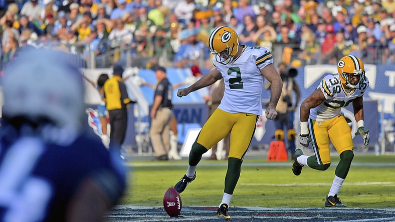 Mason Crosby attempts onside kick