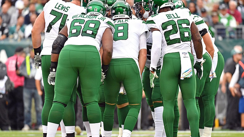 New York Jets players in the huddle