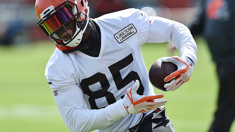 Browns TE David Njoku during OTAs