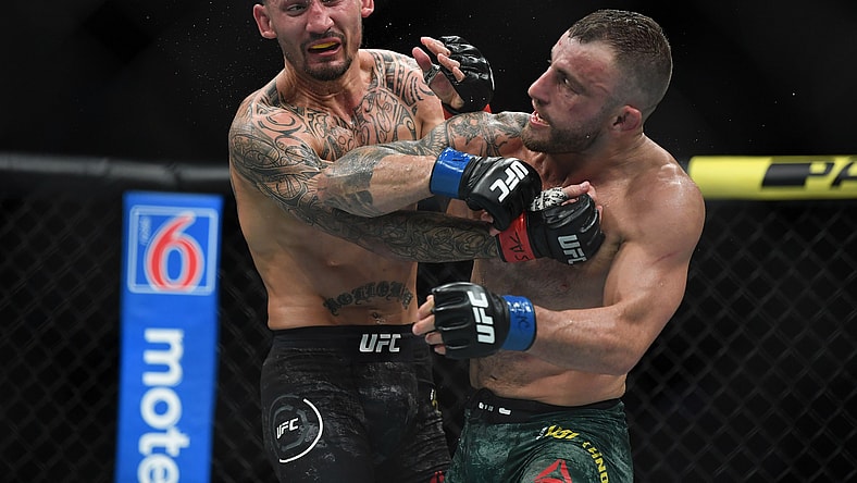Max Holloway against Alexander Volkanovski UFC 245