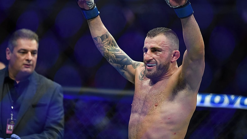 Alexander Volkanovski and Maxx Holloway UFC 245