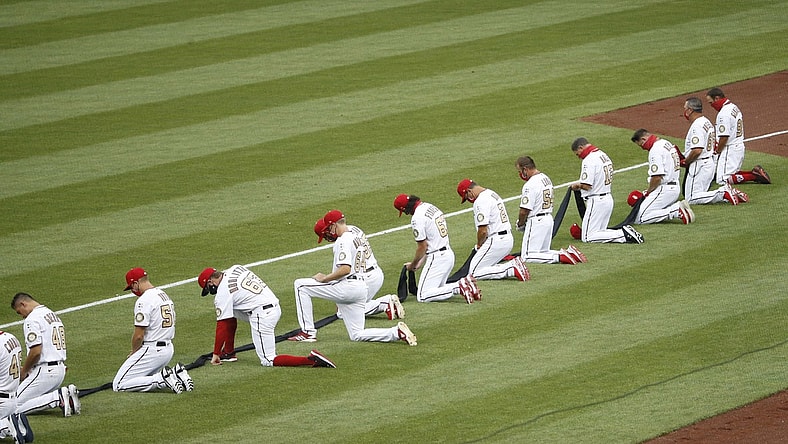 Nationals players kneel before the anthem ahead of opener against Yankees