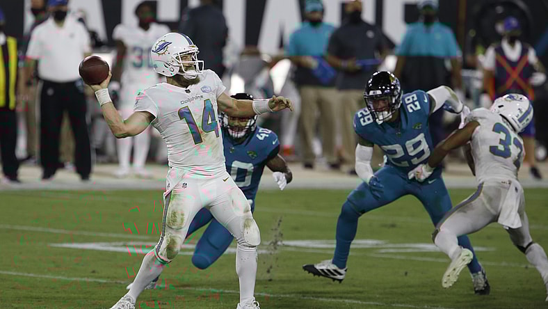 Miami Dolphins QB Ryan Fitzpatrick throws against the Jacksonville Jaguars on Thursday Night Football