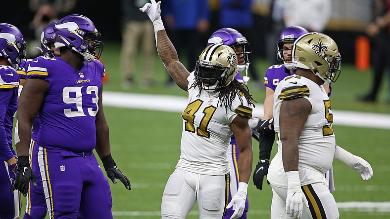 NFL world reacts to Alvin Kamara torching Vikings for 5 TDs on Christmas Day