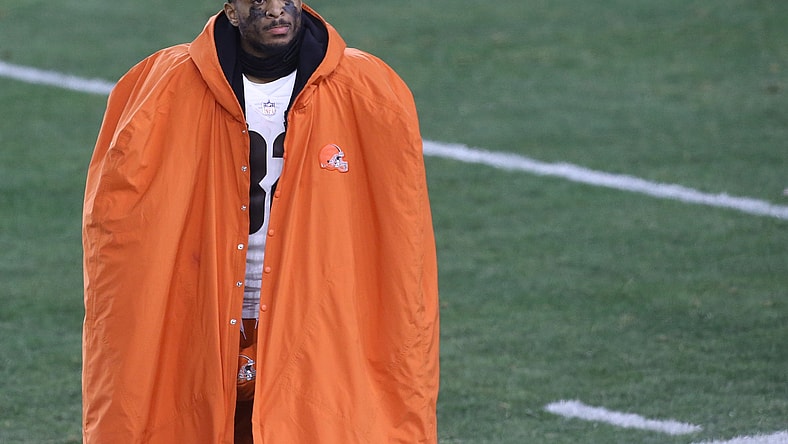 Cleveland Browns WR Rashard Higgins fumbles