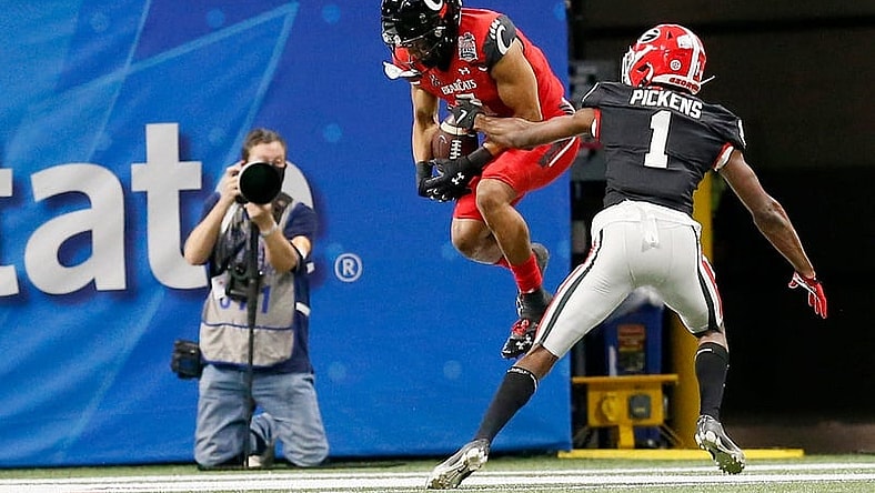 Twitter slams College Football Playoff committee as Cincinnati Bearcats lose 2021 Peach Bowl