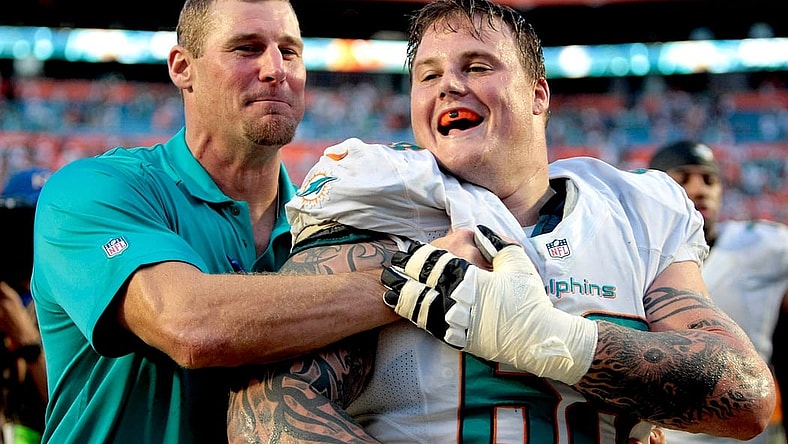 WATCH: Detroit Lions HC Dan Campbell goes on kneecap eating rant in 1st press conference