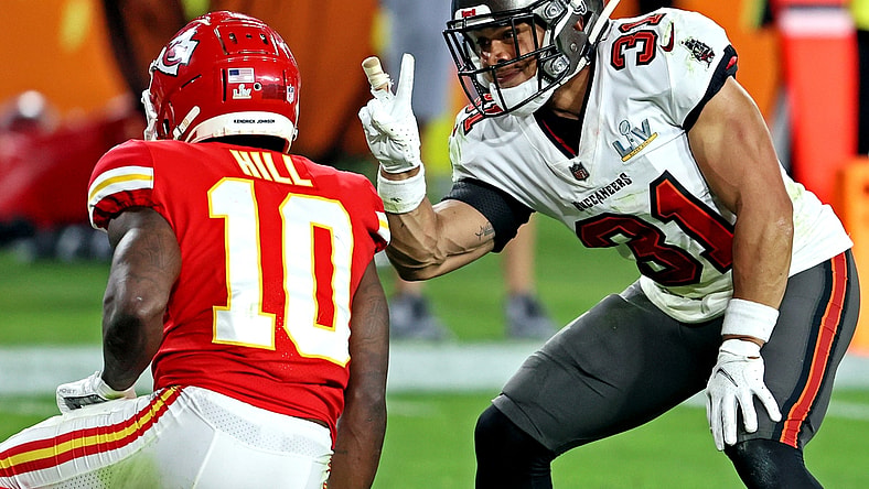 Feb 7, 2021; Tampa, FL, USA;  Tampa Bay Buccaneers strong safety Antoine Winfield Jr. (31) taunts Kansas City Chiefs wide receiver Tyreek Hill (10) during the fourth quarter in Super Bowl LV at Raymond James Stadium.  Mandatory Credit: Matthew Emmons-USA TODAY Sports