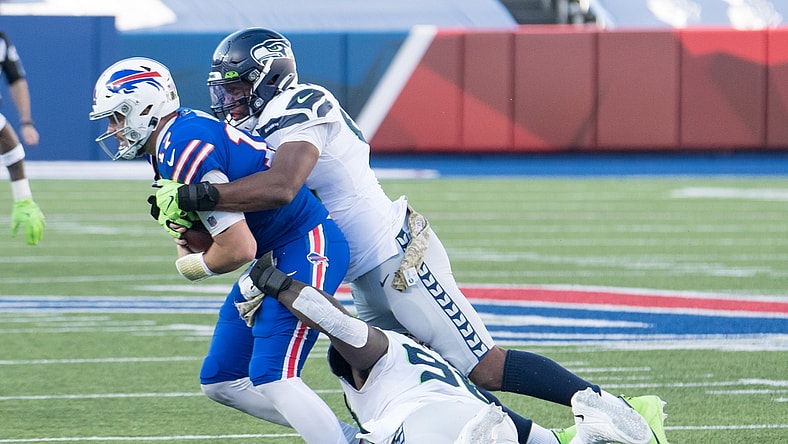 Even after re-signing Carlos Dunlap, Aldon Smith will fill a need for the Seahawks.