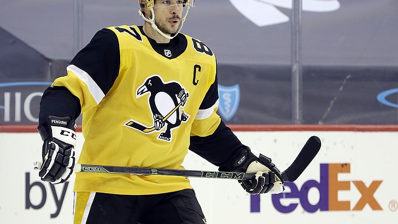 Mar 4, 2021; Pittsburgh, Pennsylvania, USA;  Pittsburgh Penguins center Sidney Crosby (87) prepares to take a face-off against the Philadelphia Flyers during the third period at PPG Paints Arena. The Flyers won 4-3. Mandatory Credit: Charles LeClaire-USA TODAY Sports