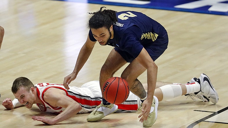 Oral Roberts Golden Eagles guard Kareem Thompson (2) recovers a loose ball dropped by Ohio State Buckeyes forward Justin Ahrens (10) during the first round of the 2021 NCAA Tournament on Friday, March 19, 2021, at Mackey Arena in West Lafayette, Ind. Mandatory Credit: Robert Scheer/IndyStar via USA TODAY Sports