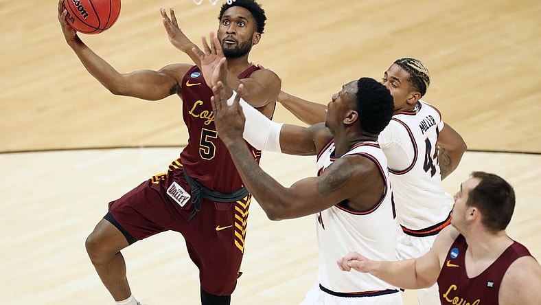 Loyola (Il) Ramblers guard Keith Clemons (5) drives the ball to the hoop as Illinois Fighting Illini center Kofi Cockburn (21) attempts to block him during the second round of the 2021 NCAA Tournament on Sunday, March 21, 2021, at Bankers Life Fieldhouse in Indianapolis, Ind. Mandatory Credit: Michael Caterina/IndyStar via USA TODAY Sports