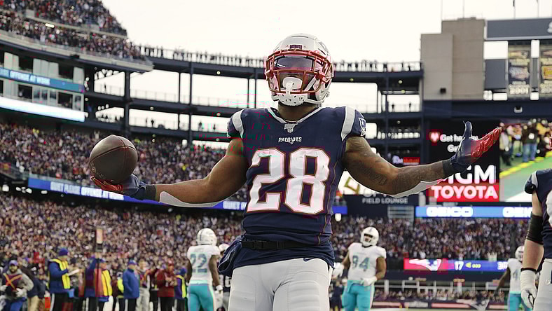 New England Patriots re-sign James White: What's next for Pats in busy offseason?