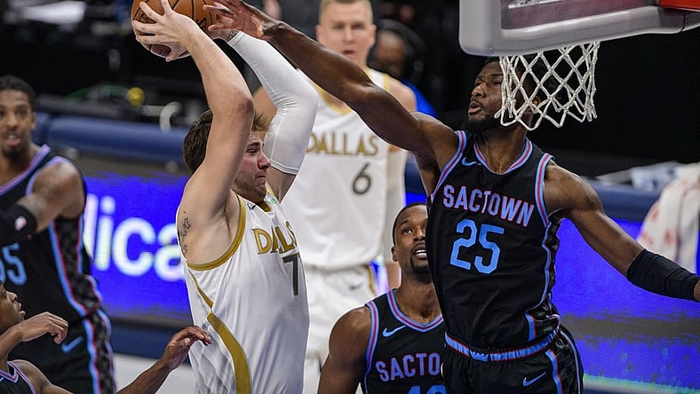 Apr 18, 2021; Dallas, Texas, USA; Sacramento Kings forward Chimezie Metu (25) defends against Dallas Mavericks guard Luka Doncic (77) during the second quarter at the American Airlines Center. Mandatory Credit: Jerome Miron-USA TODAY Sports