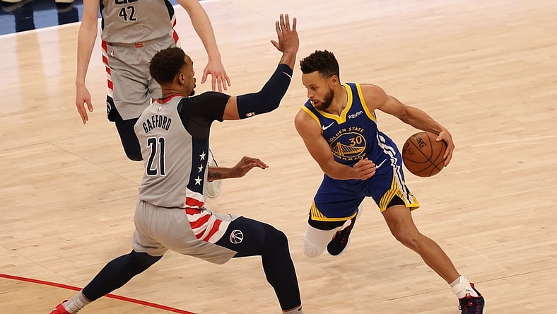 Apr 21, 2021; Washington, District of Columbia, USA; Golden State Warriors guard Stephen Curry (30) drives to the basket past Washington Wizards center Daniel Gafford (21) in the fourth quarter at Capital One Arena. Mandatory Credit: Geoff Burke-USA TODAY Sports