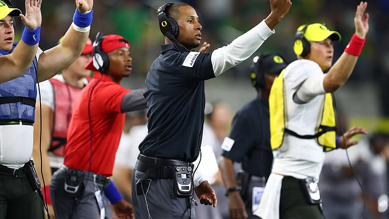 Aug 31, 2019; Arlington, TX, USA; Oregon Ducks wide receiver coach Jovon Bouknight on the sidelines during the game against the Auburn Tigers at AT&T Stadium. Mandatory Credit: Matthew Emmons-USA TODAY Sports