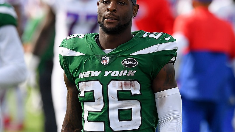 Sep 13, 2020; Orchard Park, New York, USA; New York Jets running back Le'Veon Bell (26) walks off the field following the game against the Buffalo Bills at Bills Stadium. Mandatory Credit: Rich Barnes-USA TODAY Sports