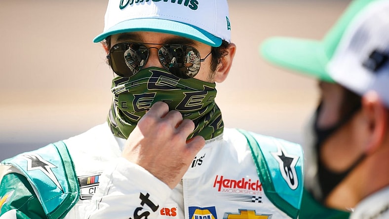 Mar. 14, 2021; Phoenix, Arizona, USA; Chase Elliott talks to his crew before a NASCAR Cup Series race at Phoenix Raceway. Mandatory Credit: Patrick Breen-Arizona Republic

Nascar Cup Series