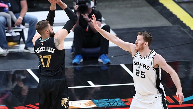 May 19, 2021; Memphis, Tennessee, USA; Memphis Grizzlies center Jonas Valan  i  nas (17) shoots over San Antonio Spurs center Jakob Poeltl (25) during the first quarter at FedExForum. Mandatory Credit: Petre Thomas-USA TODAY Sports