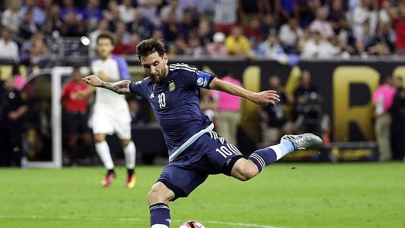 Lionel Messi will take 50% pay cut to stay with FC Barcelona
