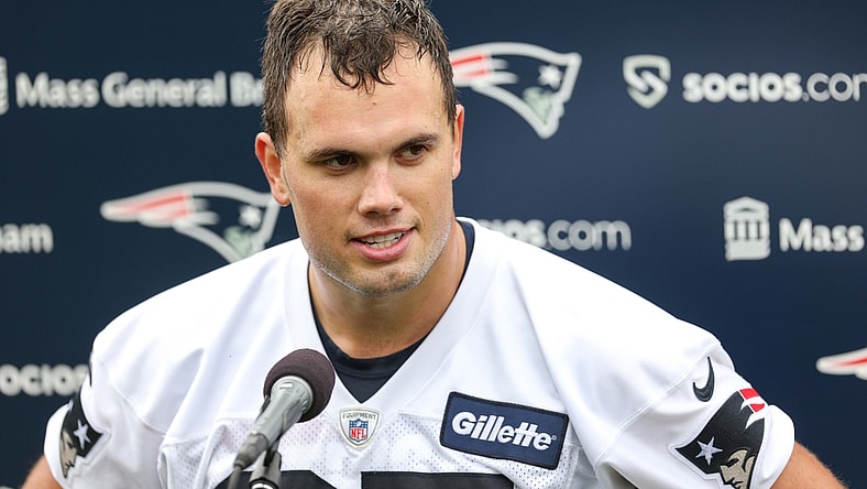 Jul 28, 2021; Foxborough, MA, United States; New England Patriots tight end Hunter Henry (85) during training camp at Gillette Stadium. Mandatory Credit: Paul Rutherford-USA TODAY Sports