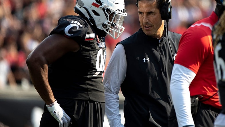 Cincinnati Bearcats head coach Luke Fickell talks to Cincinnati Bearcats defensive lineman Jabari Taylor (90) in the first half of the NCAA football game between Cincinnati Bearcats and Murray State Racers on Saturday, Sept. 11, 2021, at Nippert Stadium in Cincinnati.

Murray State Racers At Cincinnati Bearcats