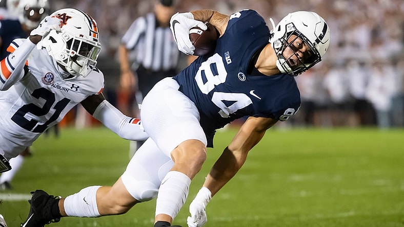 Penn State's Jan Mahlert (84) makes a catch in the first quarter against Auburn at Beaver Stadium on Saturday, Sept. 18, 2021, in State College.

Hes Dr 091821 Pennstate 24
