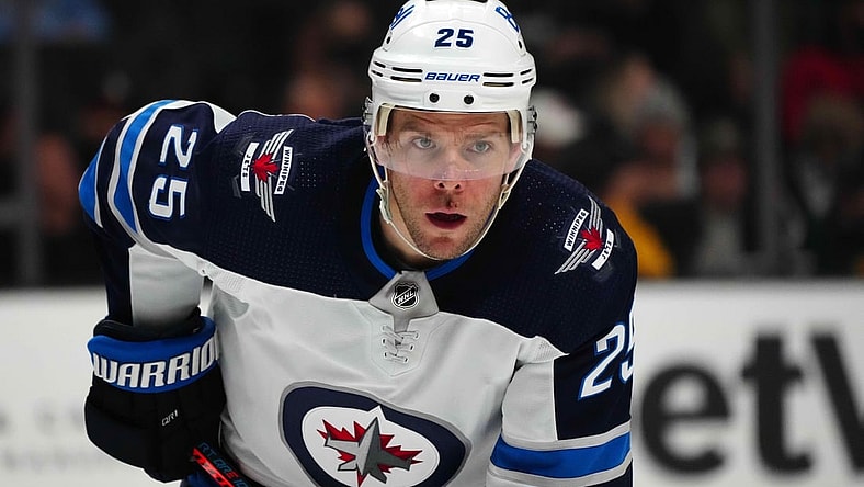 Oct 28, 2021; Los Angeles, California, USA; Winnipeg Jets center Paul Stastny (25) in the third period against the LA Kings at Staples Center. The Jets defeated the Kings 3-2. Mandatory Credit: Kirby Lee-USA TODAY Sports