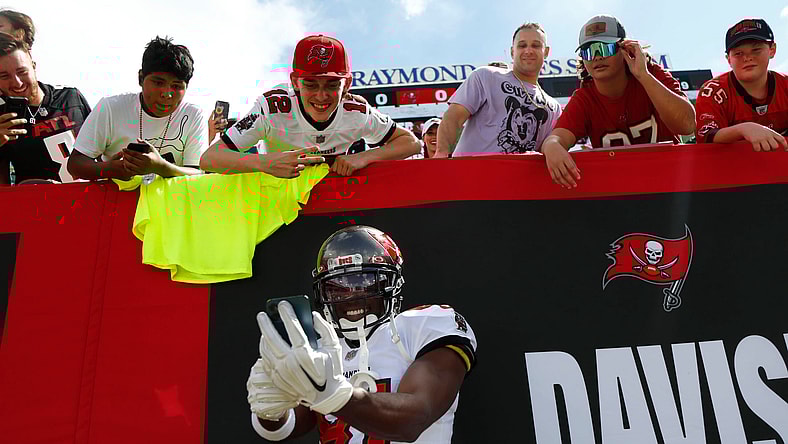 Antonio Brown, Tom Brady connect for 62-yard score