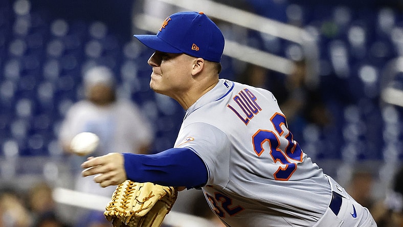 Sep 8, 2021; Miami, Florida, USA;  New York Mets pitcher Aaron Loup (32) pitches against the Miami Marlins during the eighth inning at loanDepot Park Mandatory Credit: Rhona Wise-USA TODAY Sports