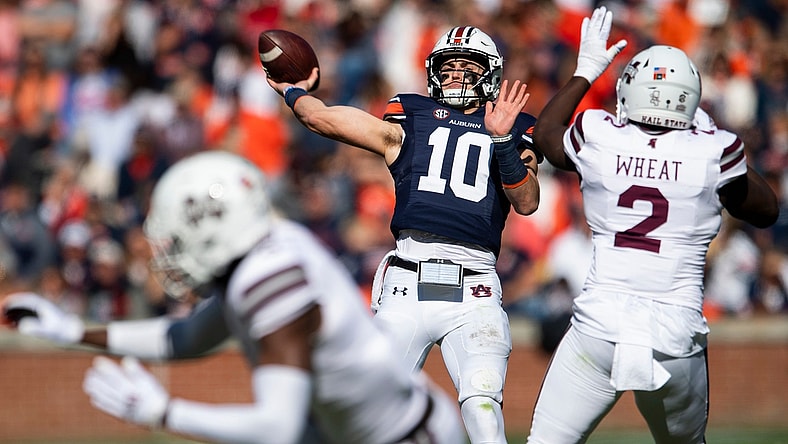 Auburn Tigers quarterback Bo Nix (10) passes against Mississippi State at Jordan-Hare Stadium in Auburn, Ala., on Saturday, Nov. 13, 2021.

Uamsu12