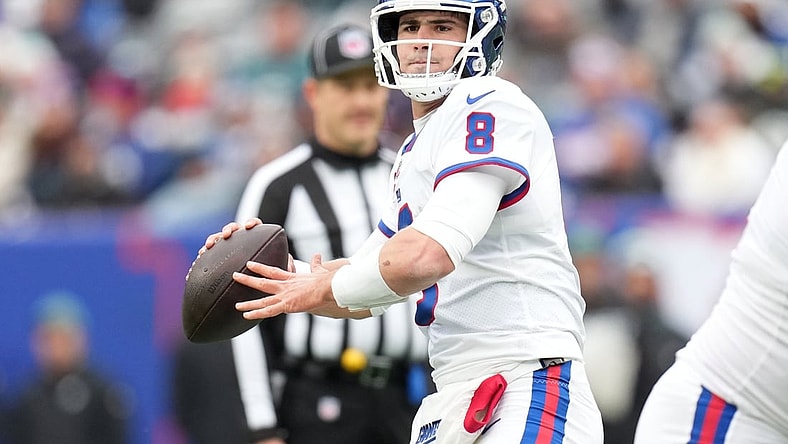 New York Giants quarterback Daniel Jones (8) looks to throw in the first half. The Giants defeat the Eagles, 13-7, at MetLife Stadium on Sunday, Nov. 28, 2021, in East Rutherford.

Nyg Vs Phi