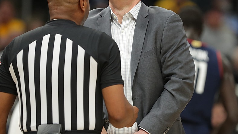 Connecticut head coach Dan Hurley talks to an official  during the first half of their game against Marquette Tuesday, December 21, 2021 at Fiserv Forum in Milwaukee, Wis.MARK HOFFMAN/MILWAUKEE JOURNAL SENTINEL

Mjs Mumen22 15 Jpg Mumen22
