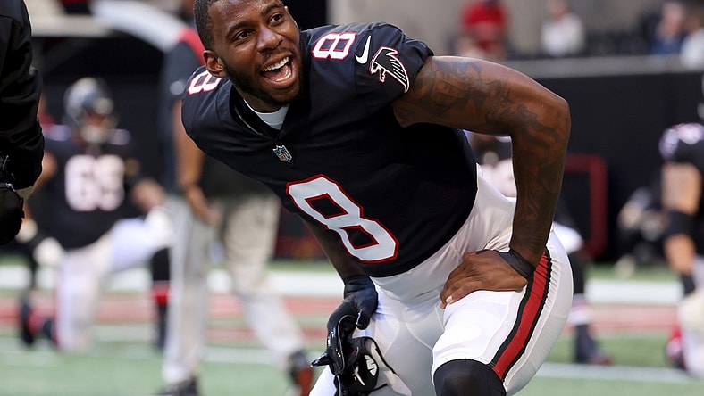 Dec 26, 2021; Atlanta, Georgia, USA; Atlanta Falcons tight end Kyle Pitts (8) warms-up before their game against the Detroit Lions at Mercedes-Benz Stadium. Mandatory Credit: Jason Getz-USA TODAY Sports