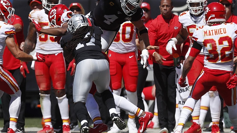 derek carr dive raiders chiefs