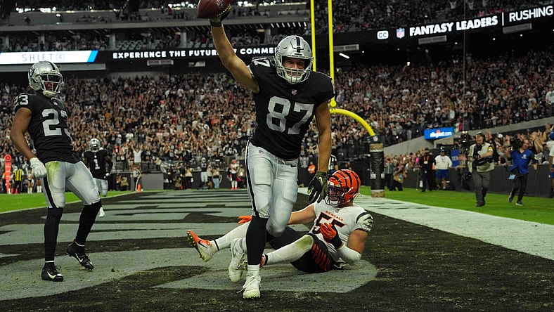 Raiders Foster Moreau