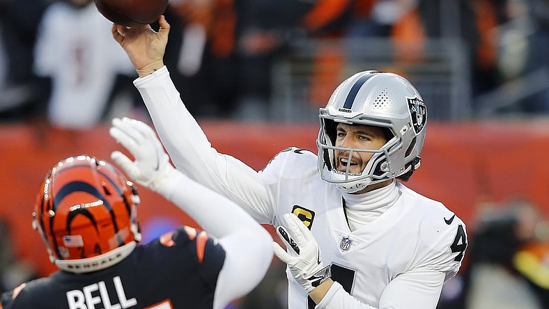 Las-Vegas-Raiders-QB-Derek-Carr