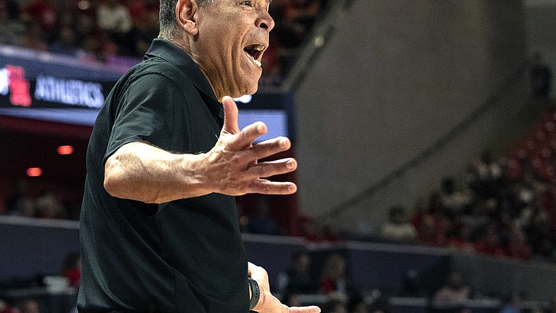 Mar 3, 2022; Houston, Texas, USA;  Houston Cougars head coach Kelvin Sampson argues a call in the second half against the Temple Owls at Fertitta Center. Mandatory Credit: Thomas Shea-USA TODAY Sports