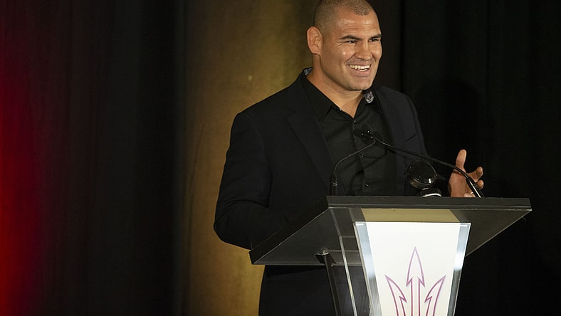 cain velasquez, cain velasquez arrest